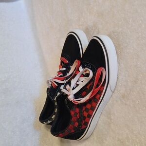 Vans Off The Wall skateboard shoes youth size 5